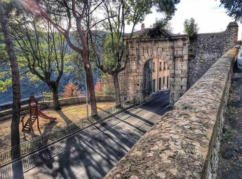 Fresco E Colorato Appartamentino In Narni Scalo Екстериор снимка